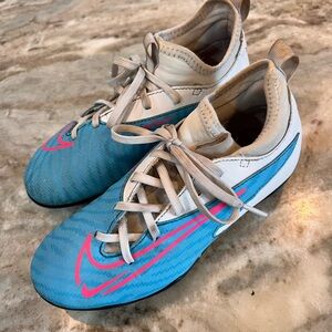 Nike Girls Phantom Soccer Cleats - Size 1Y
